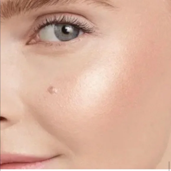 BECCA shimmering skin perfector slimlite - Picture 2 of 4